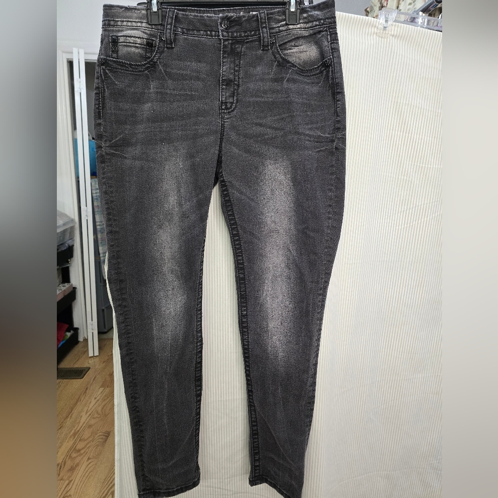 Miss Me Black Wash Curvy Skinny  Embellished Jeans. Tag 32 x 31.5~Actual 37 x 31